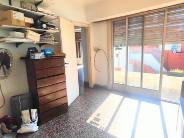 CASA EN VENTA EN LANUS. INVERSION!