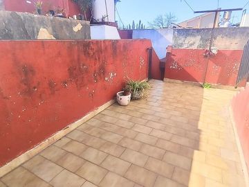 CASA EN VENTA EN LANUS. INVERSION!