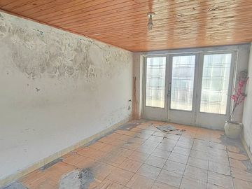 CASA EN VENTA EN LANUS. INVERSION!