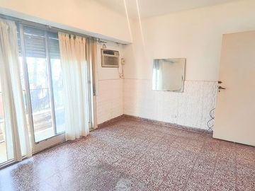CASA EN VENTA EN LANUS. INVERSION!