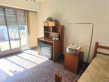 CASA EN VENTA EN LANUS. INVERSION!