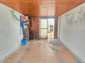 CASA EN VENTA EN LANUS. INVERSION!