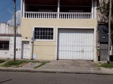 GALPON+DEPTO 3 AMB C/PATIO Y BALCON LANUS ESTE