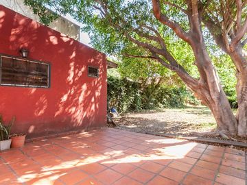 CASA DE 5 AMB CON GRAN JARDÍN 