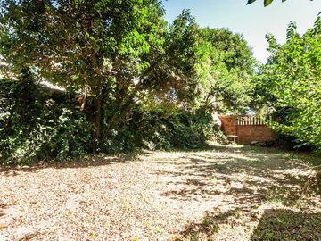 CASA DE 5 AMB CON GRAN JARDÍN 