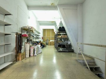 Venta local en Liniers sobre Av. Rivadavia 210 m2