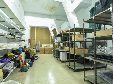 Venta local en Liniers sobre Av. Rivadavia 210 m2