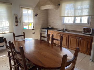VENTA CASA 5 AMBIENTES ISIDRO CASANOVA PILETA CLIM