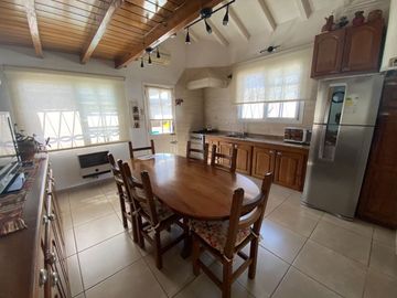 VENTA CASA 5 AMBIENTES ISIDRO CASANOVA PILETA CLIM