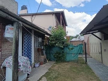 CASA 5 AMB VENTA MORENO MULTIFAMILIAR + 3 DPTOS