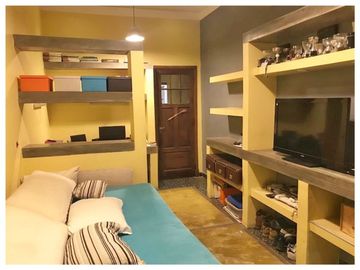 ALQUILER RESIDENCIAL. CASA ESTILO INGLÉS 6AMB.
