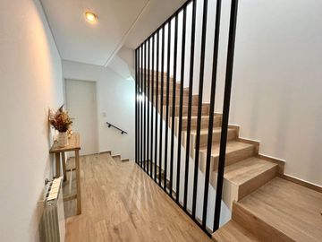 Venta Dúplex 4 amb. Cochera, terraza y jardin