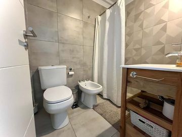 Venta Dúplex 4 amb. Cochera, terraza y jardin