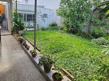 Venta departamento con jardín en Nuñez