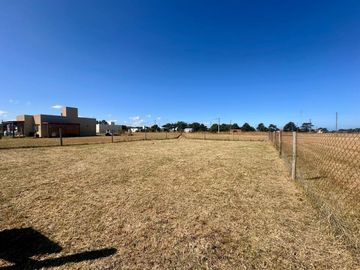Lote en El Marquesado Cercado listo paraconstruir