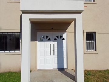 VENTA CASA 4 AMBIENTES PARQUE SAKURA CON PILETA
