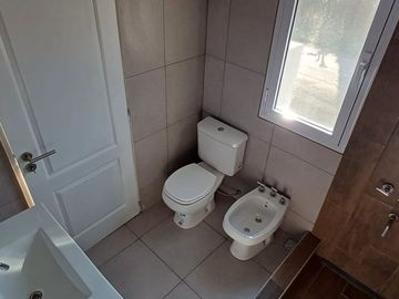 VENTA CASA 4 AMBIENTES PARQUE SAKURA CON PILETA