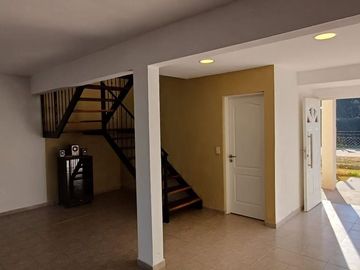 VENTA CASA 4 AMBIENTES PARQUE SAKURA CON PILETA