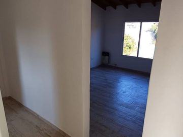 VENTA CASA 4 AMBIENTES PARQUE SAKURA CON PILETA
