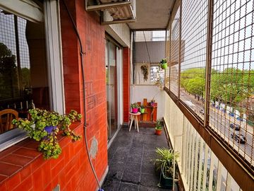 VENTA DEPTO 3 AMB, LUMINOSO, BALCÓN AL FRENTE