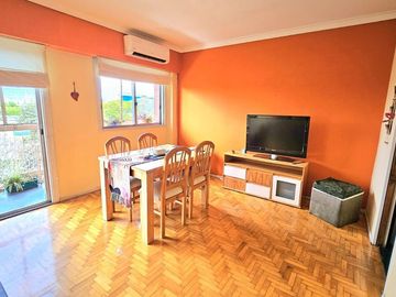 VENTA DEPTO 3 AMB, LUMINOSO, BALCÓN AL FRENTE