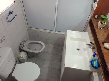 VENTA DEPTO 2 AMBIENTES, FLORES. SOBRE AV. GAONA