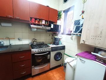 VENTA DEPTO 2 AMBIENTES, FLORES. SOBRE AV. GAONA