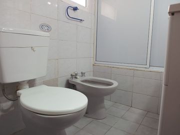 VENTA DEPTO 2 AMBIENTES, FLORES. SOBRE AV. GAONA