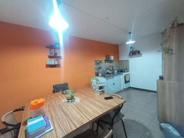 VENTA DOS CASAS COCHERA PATIO EN ZONA SUR