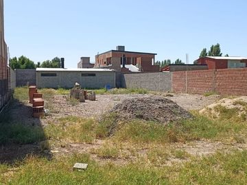 Lote 600 m2 con mejoras, Los Castaños, Plottier