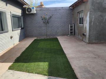 EN VENTA CASA CON MONOAMBIENTE - PLOTTIER