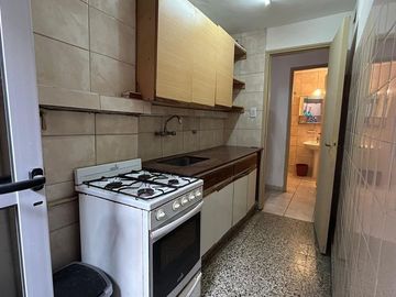 DEPARTAMENTO EN VENTA - ABASTO - 2 1/2 AMB + PATIO