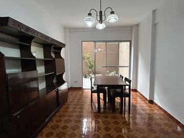 DEPARTAMENTO EN VENTA - ABASTO - 2 1/2 AMB + PATIO