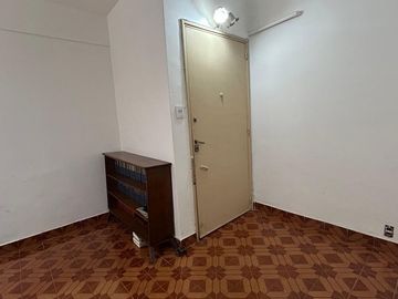 DEPARTAMENTO EN VENTA - ABASTO - 2 1/2 AMB + PATIO