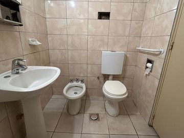 DEPARTAMENTO EN VENTA - ABASTO - 2 1/2 AMB + PATIO