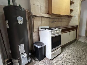 DEPARTAMENTO EN VENTA - ABASTO - 2 1/2 AMB + PATIO