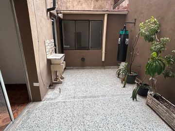 DEPARTAMENTO EN VENTA - ABASTO - 2 1/2 AMB + PATIO