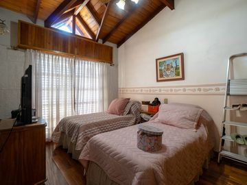 VENTA CHALET  TRES AMBIENTES PODESTA APTO CREDITO