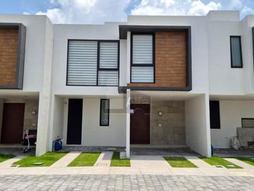 Casa Nueva en renta en Toluca, Residencial Áurea, 3 recámaras