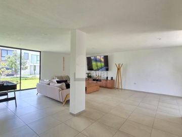 Casa Nueva en renta en Toluca, Residencial Áurea, 3 recámaras