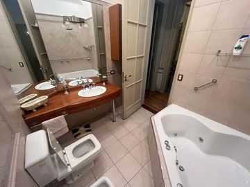VENTA DEPARTAMENTO PISO COMPLETO MICROCENTRO 231M2