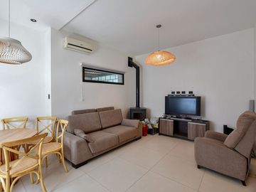 CASA VENTA LA PLATA 3 DORMITORIOS PATIO GARAGE