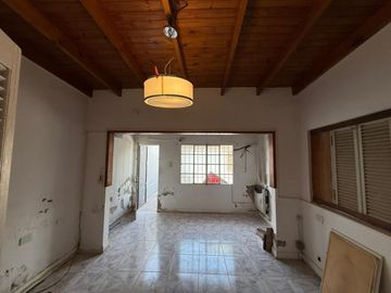CASA VENTA LA PLATA 3 DORMITORIOS PATIO GARAGE