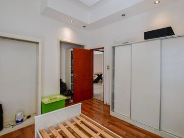 CASA VENTA LA PLATA 3 DORMITORIOS PATIO GARAGE