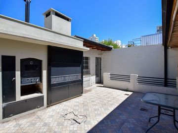CASA VENTA LA PLATA 3 DORMITORIOS PATIO GARAGE