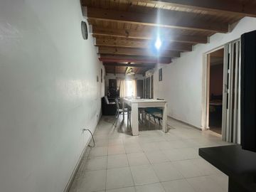 CASA EN VENTA LA PLATA PH FRENTE 2 DORMITORIOS