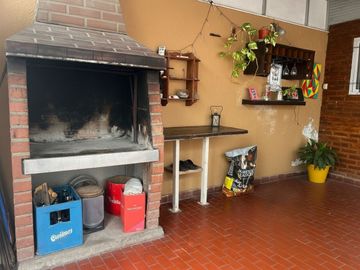 CASA EN VENTA LA PLATA PH FRENTE 2 DORMITORIOS