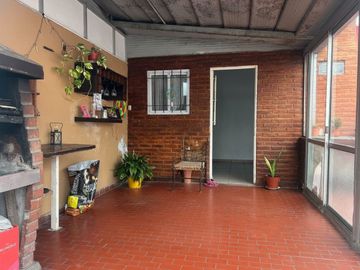 CASA EN VENTA LA PLATA PH FRENTE 2 DORMITORIOS