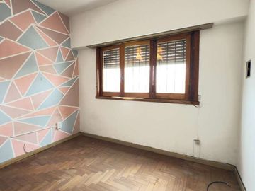 2 Locales más 2 Departamentos en VENTA Sarmiento