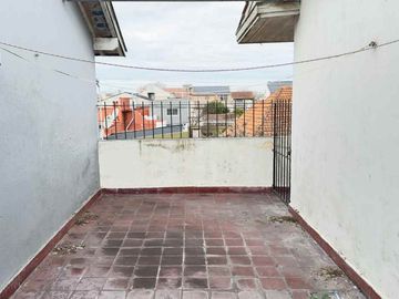 2 Locales más 2 Departamentos en VENTA Sarmiento